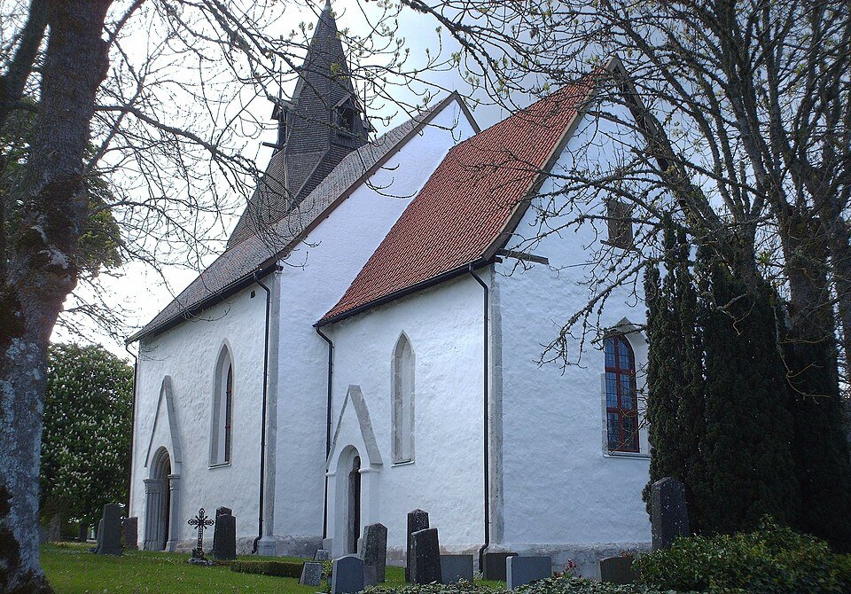 ostergarns_kyrka_ostfasad.jpg